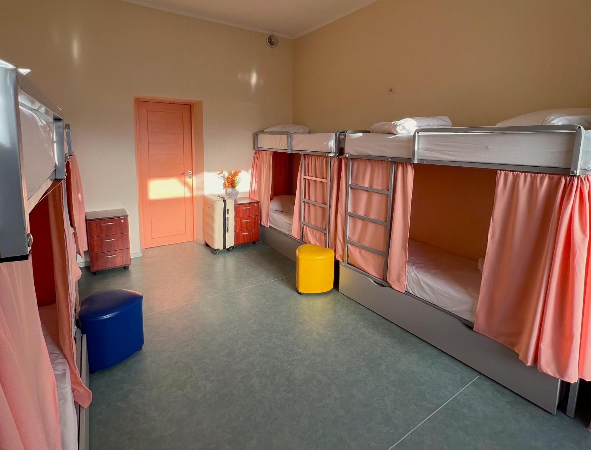 Demeevsky Hostel Киев Екстериор снимка