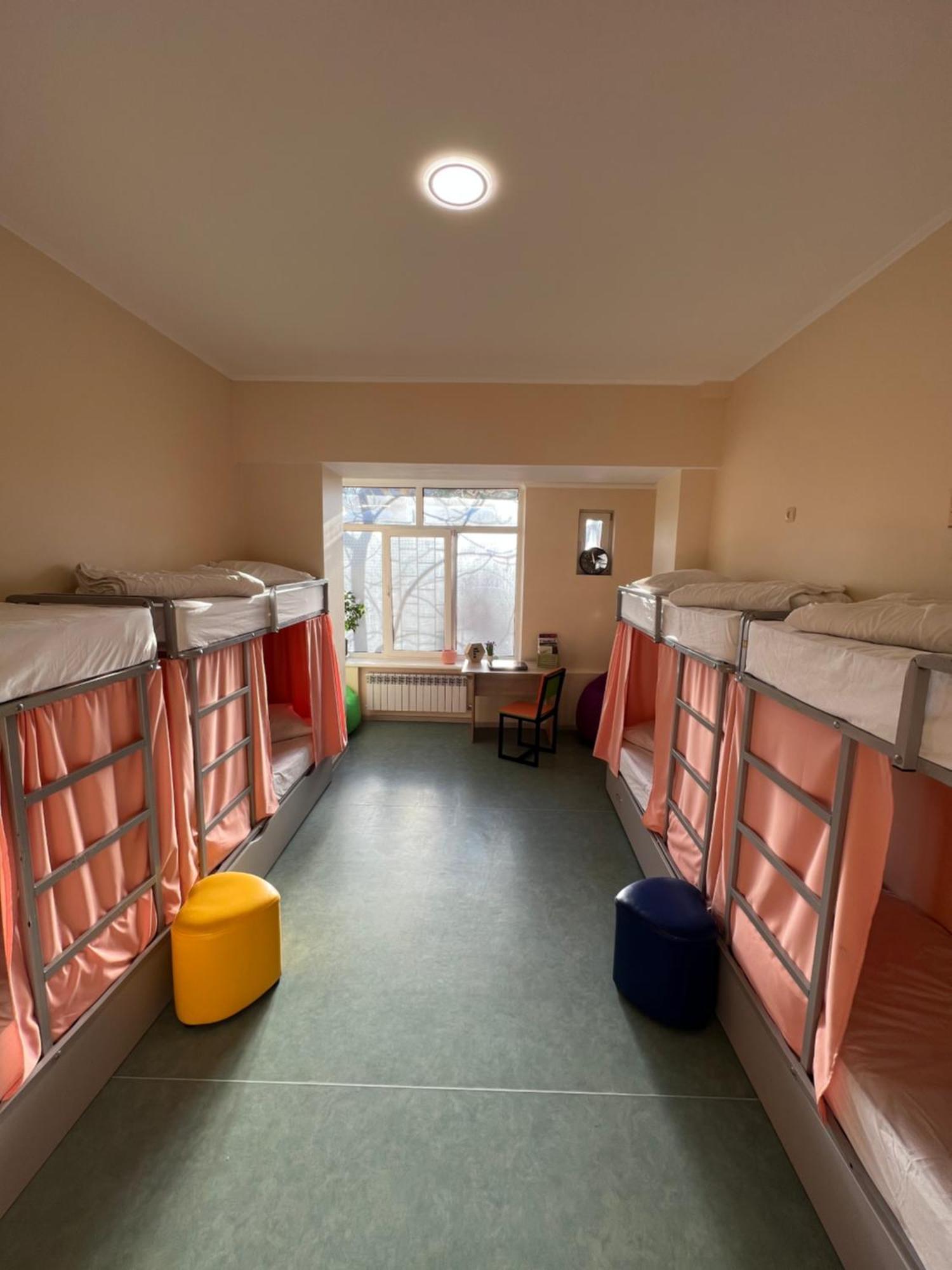Demeevsky Hostel Киев Екстериор снимка