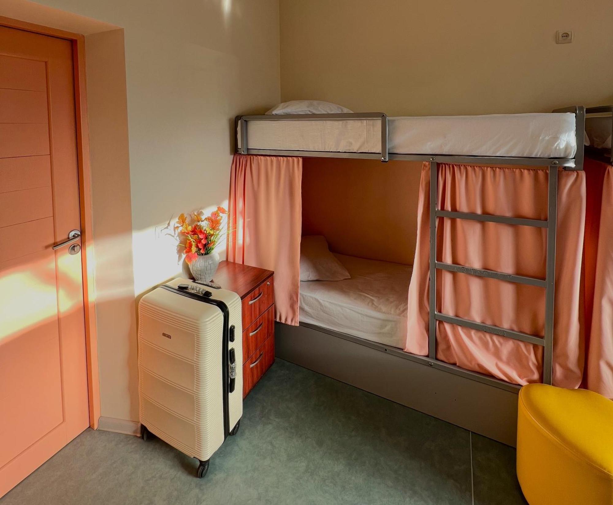 Demeevsky Hostel Киев Екстериор снимка